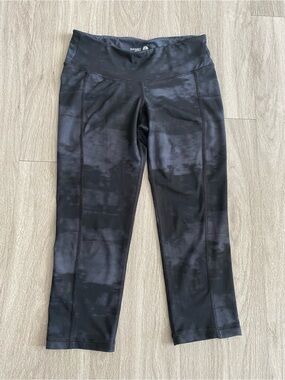 Old Navy Active Black and Gray Capri Leggings Women’s Small